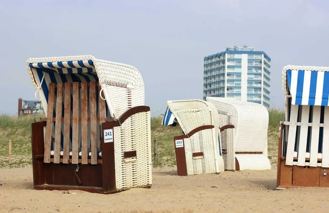 Schicke FeWo 150m vom Strand kostenlos WLAN großes Schwimmbad Sauna-1